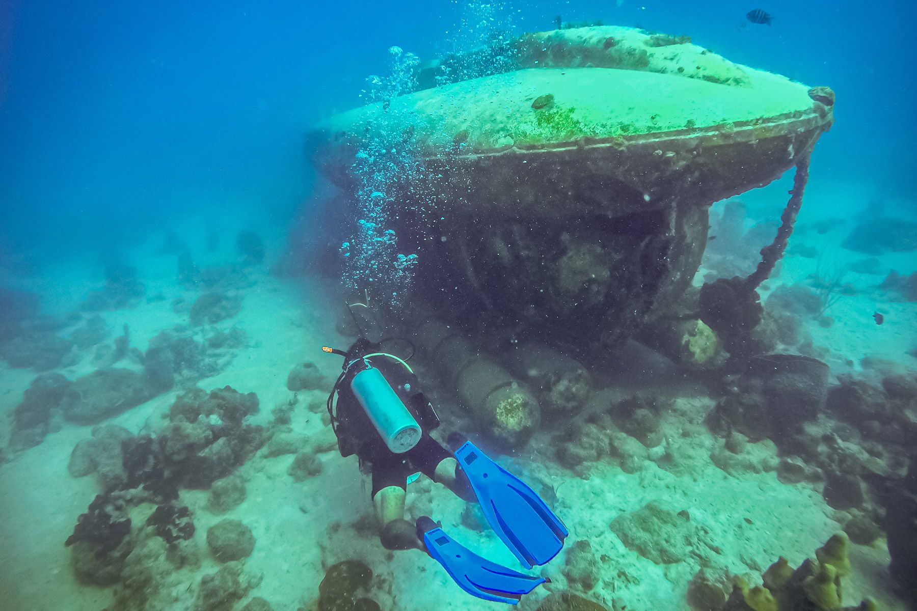 Scuba-diver-exploring-submarine-wreck