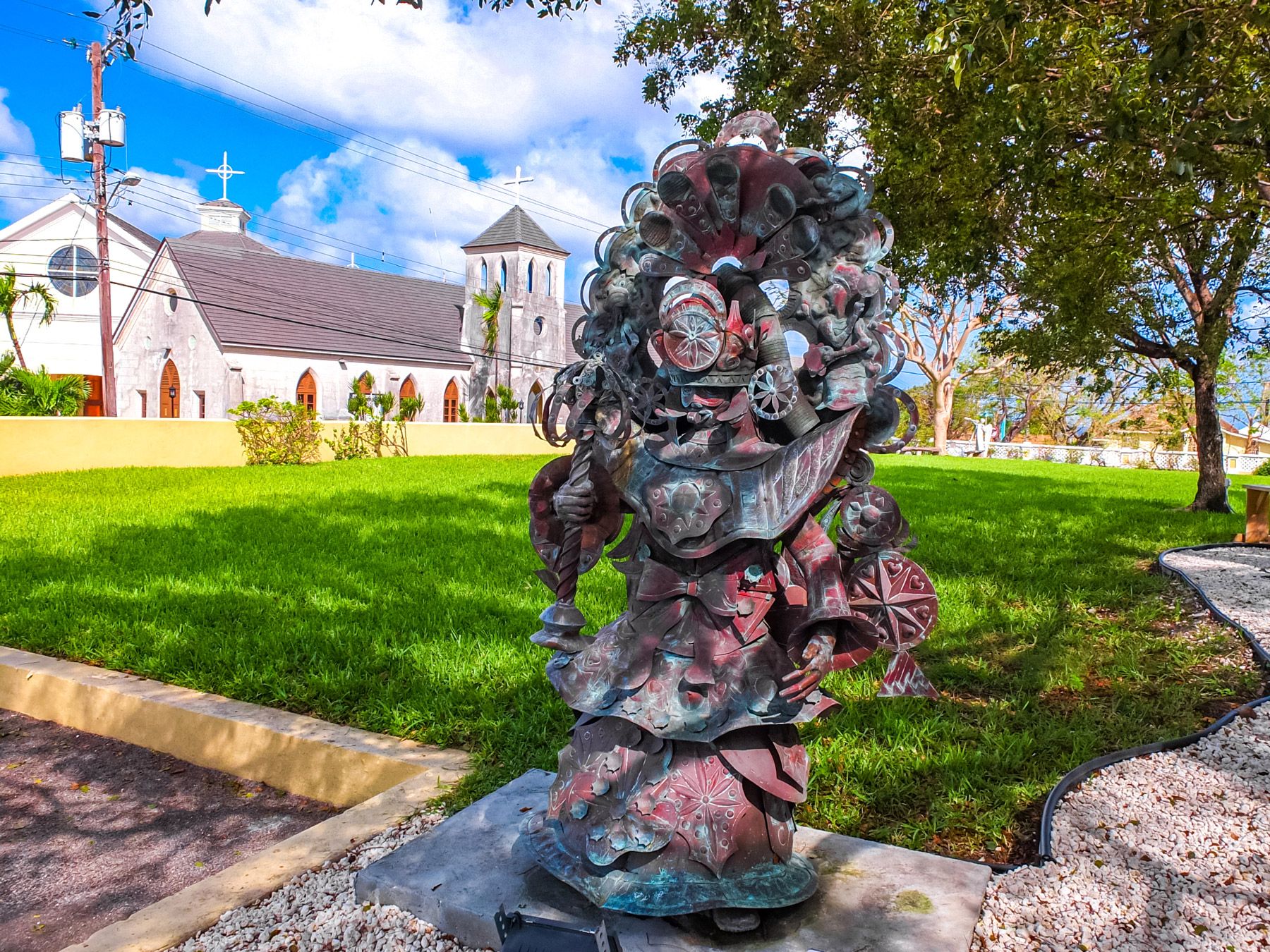 29--Sculpture-at-the-front-of-National-Art-Gallery-of-the-Bahamas-Nassau