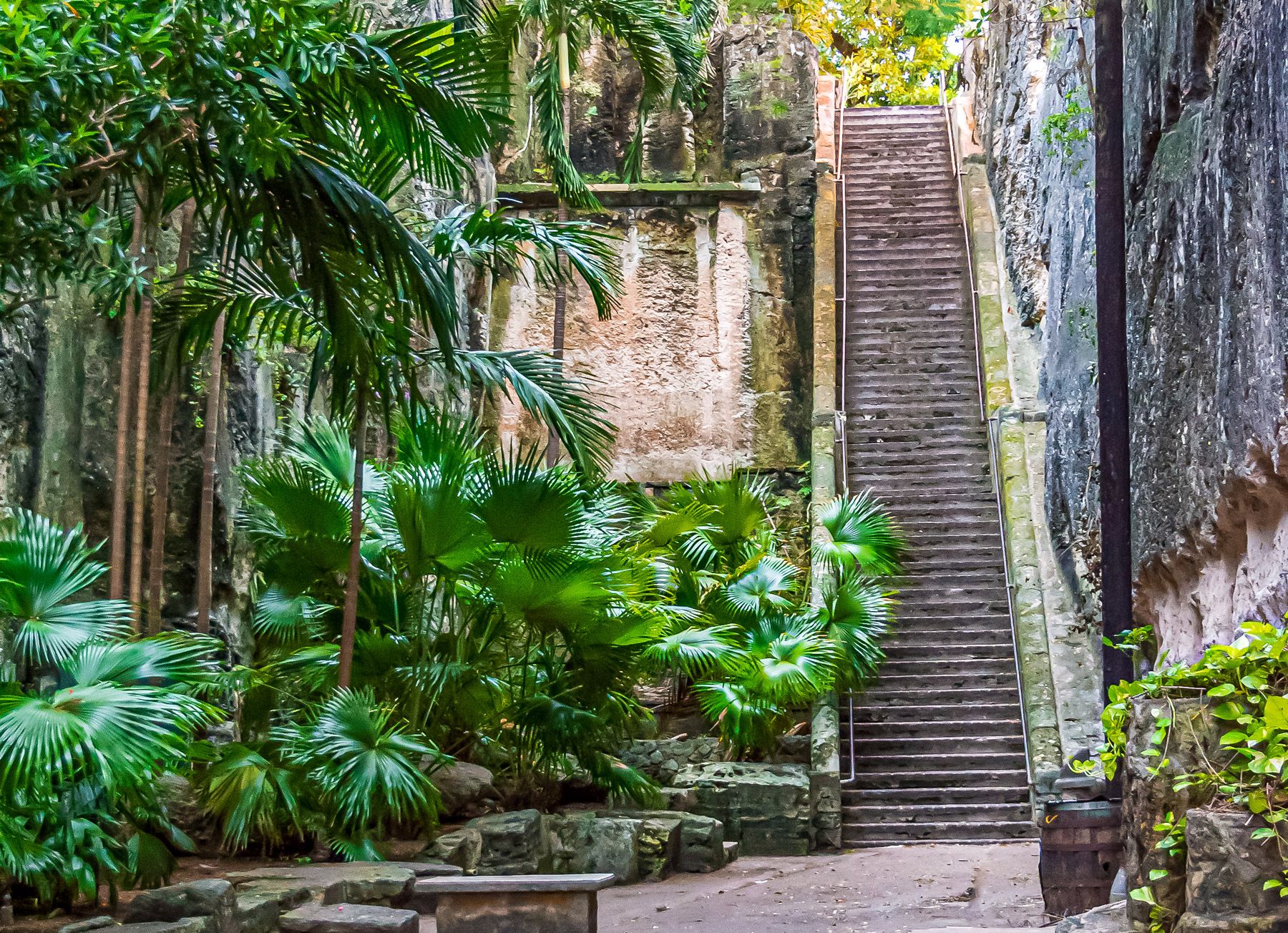 42--The-Queen_s-Staircase-in-Nassau-Bahamas