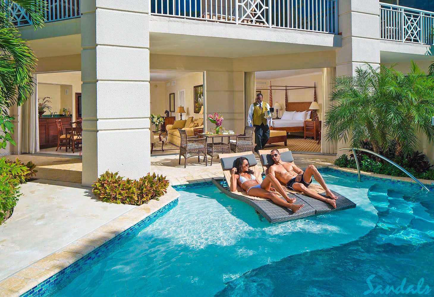 26-swim-up-suites-royal-bahamian