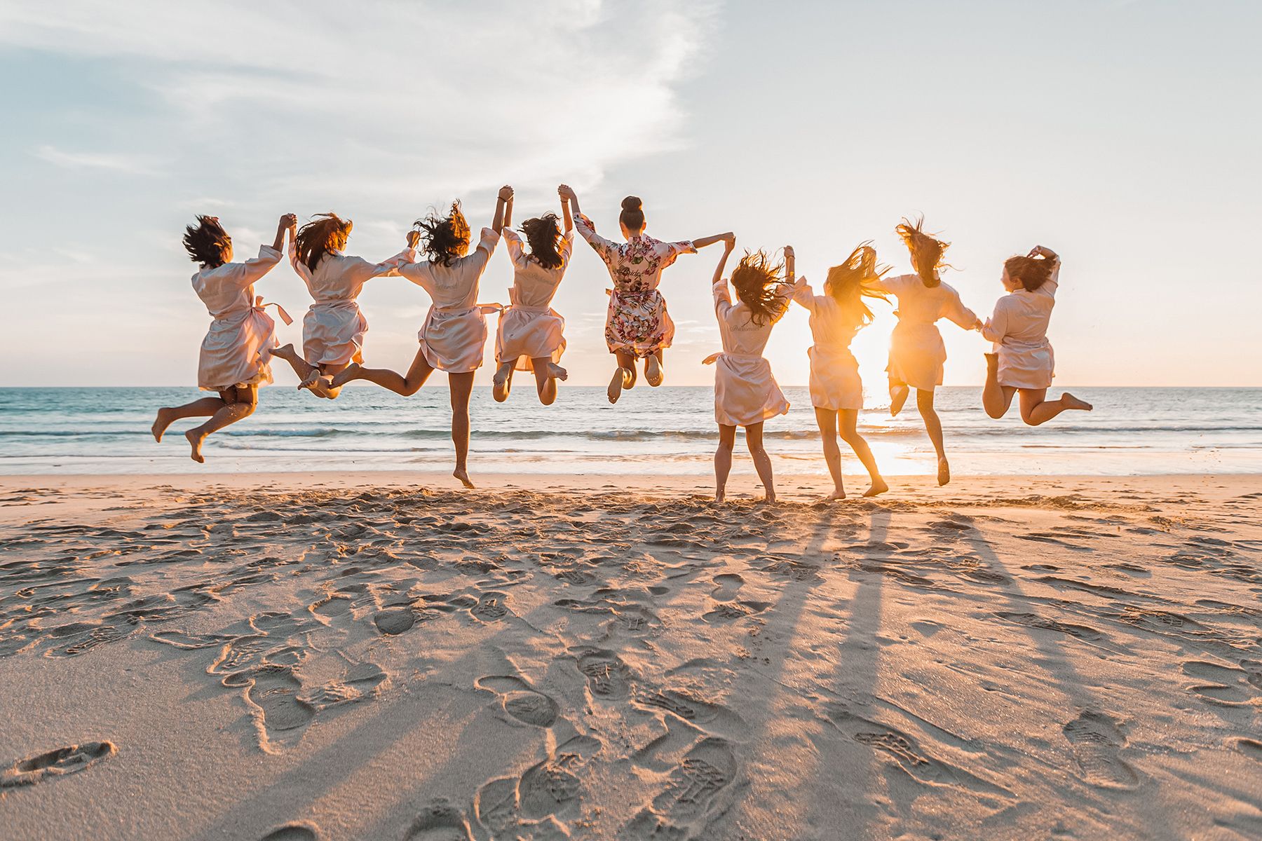 Bridesmaids-Jumping-Pose-Beach---1