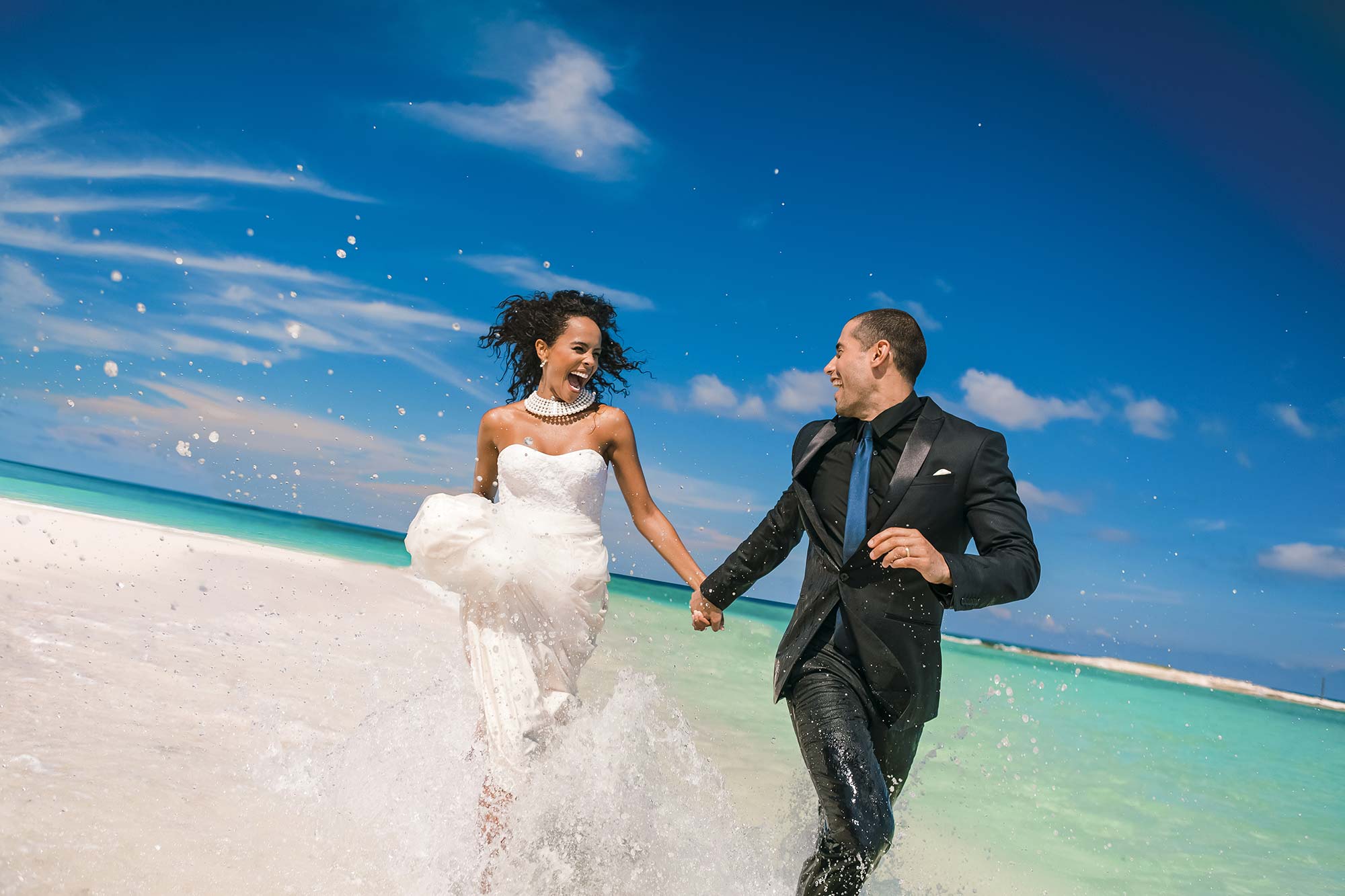 Sandals-Bahamas-Wedding-Couple-Beach-Run---1