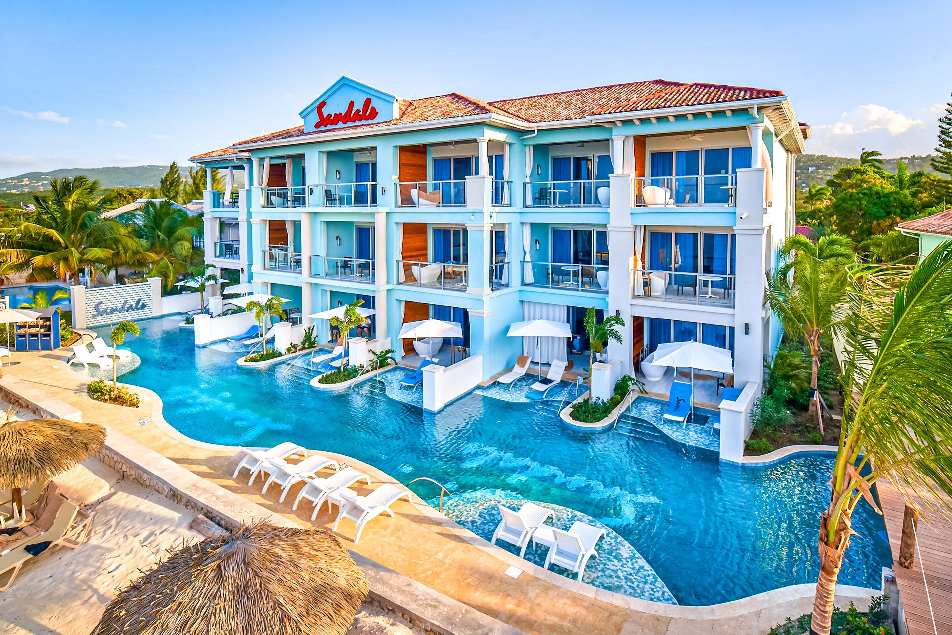 Beachfront-Swim-Up-Millionaire-One-Bedroom-Butler-Suite2_n--1-