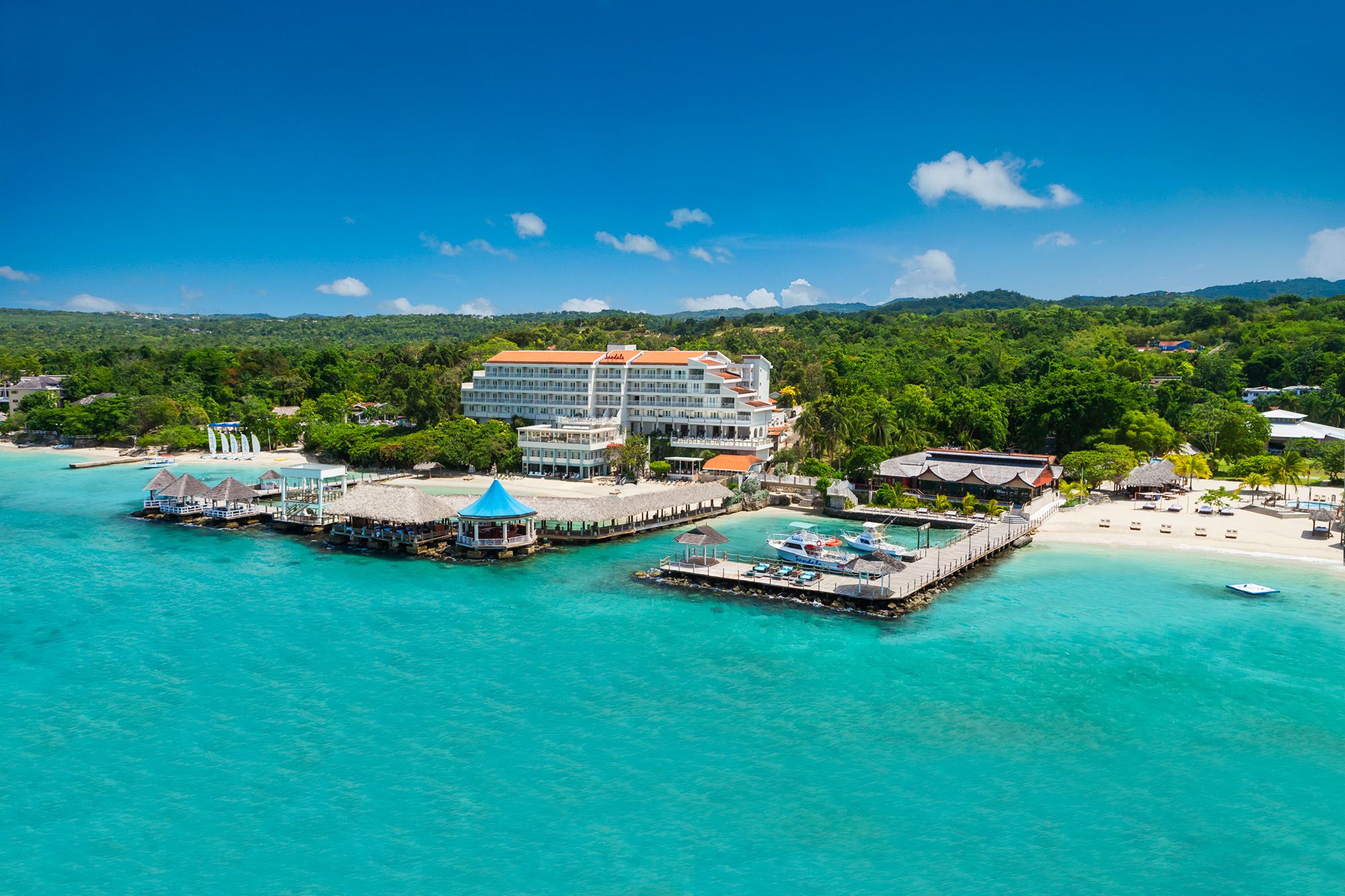 Jamaica’s Best Natural Attraction: The Ocho Rios Blue Hole