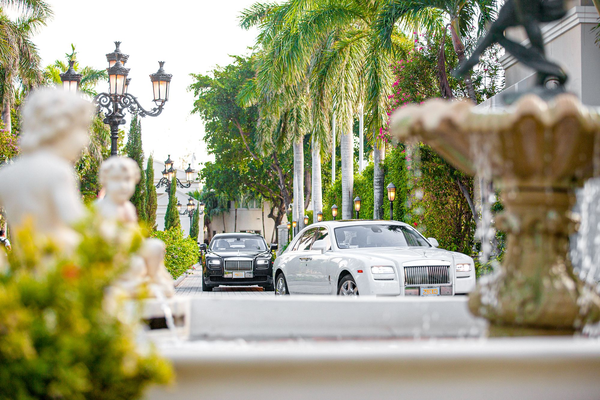 Sandals-Royal-Bahamian-Cars-Entrance