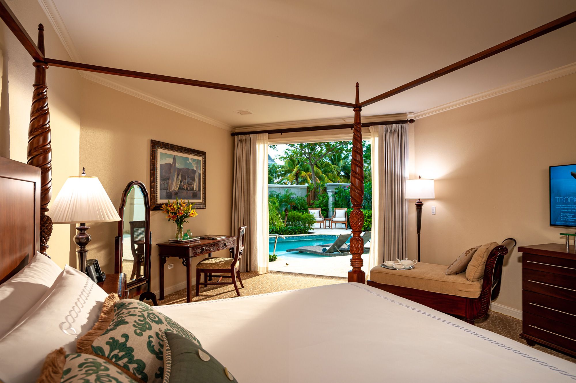 Sandals-Royal-Bahamian-Windsor-Honeymoon-Hideaway-Swim-up-Crystal-Lagoon-Zen-One-Bedroom-Butler-Suite