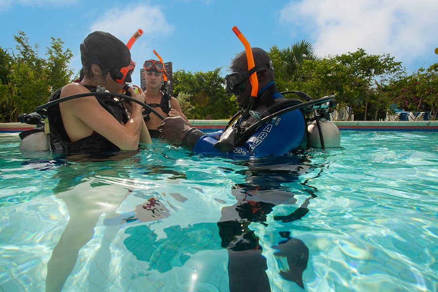 sandals-scuba-pool