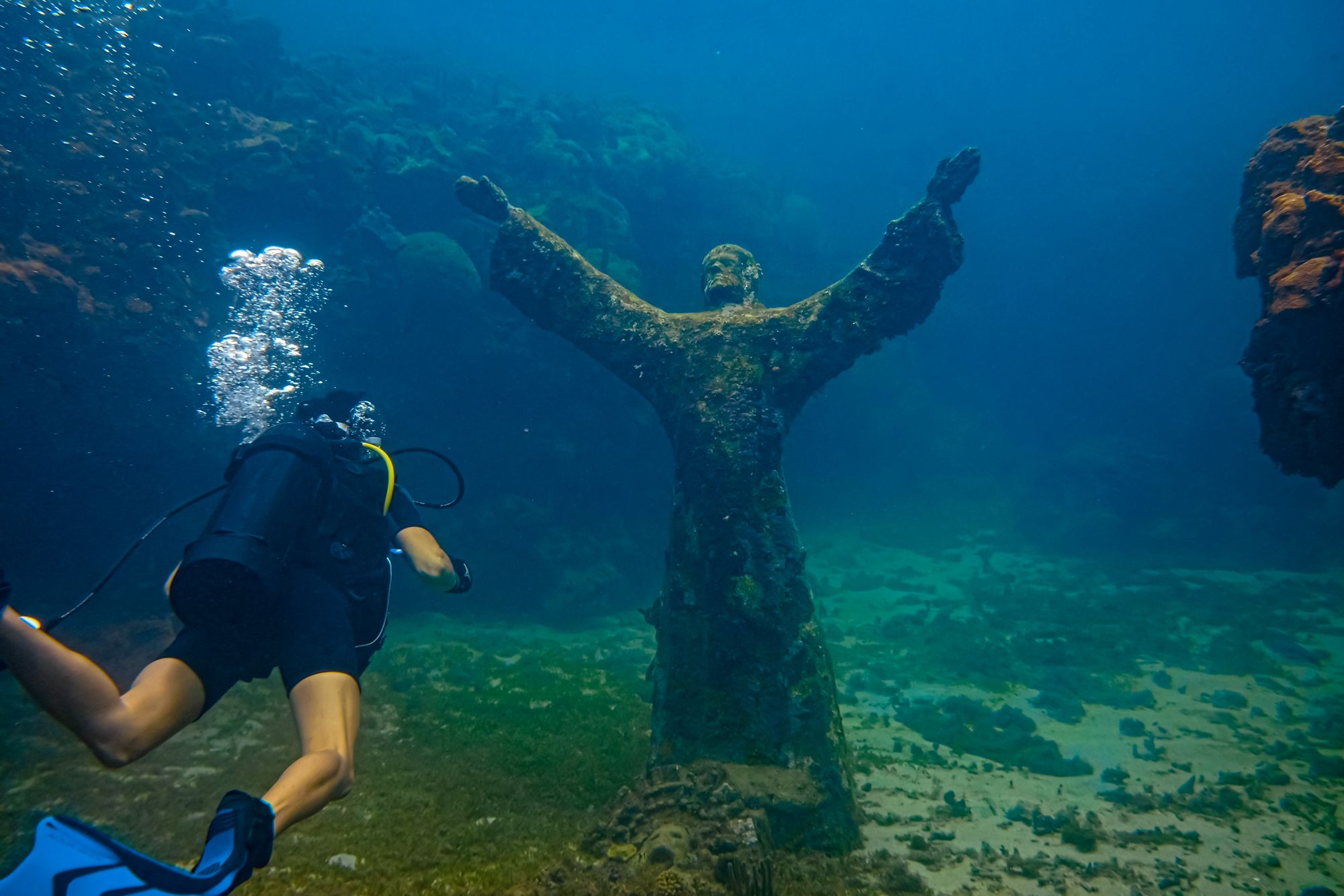 Grenada-Scuba-Diving-Bronze-Christ-Underwater-Statue---2