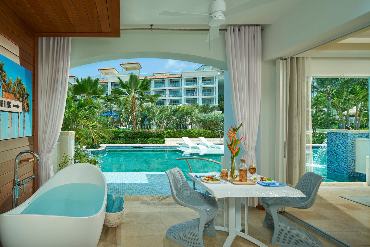 SBR_SM1B_RM_8115_MILLIONAIRE_CRYSTAL_LAGOON_SWIM_UP_PATIO_025-1201x801-d21b45d--1-