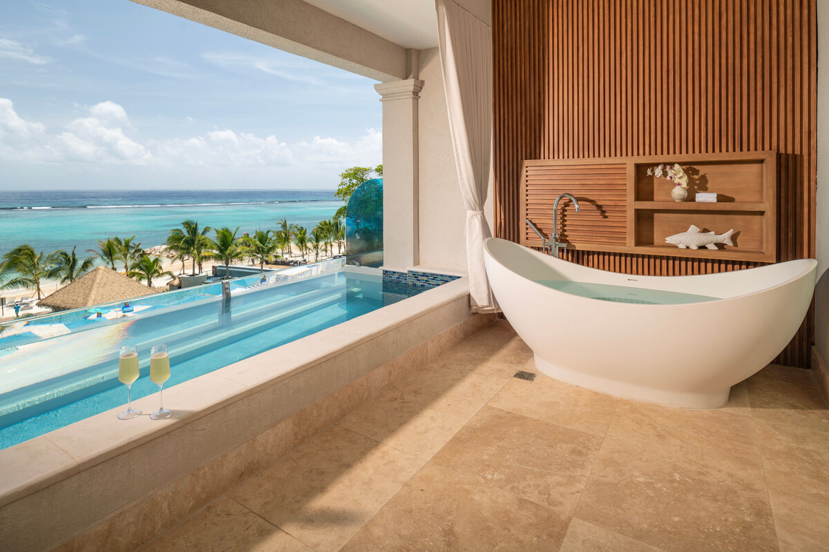 Sandals-Dunns-River---Tufa-Terrace-One-Bedroom-Skypool-Butler-Suite---Balcony--TSKY--1200x800-5b2df79--1-