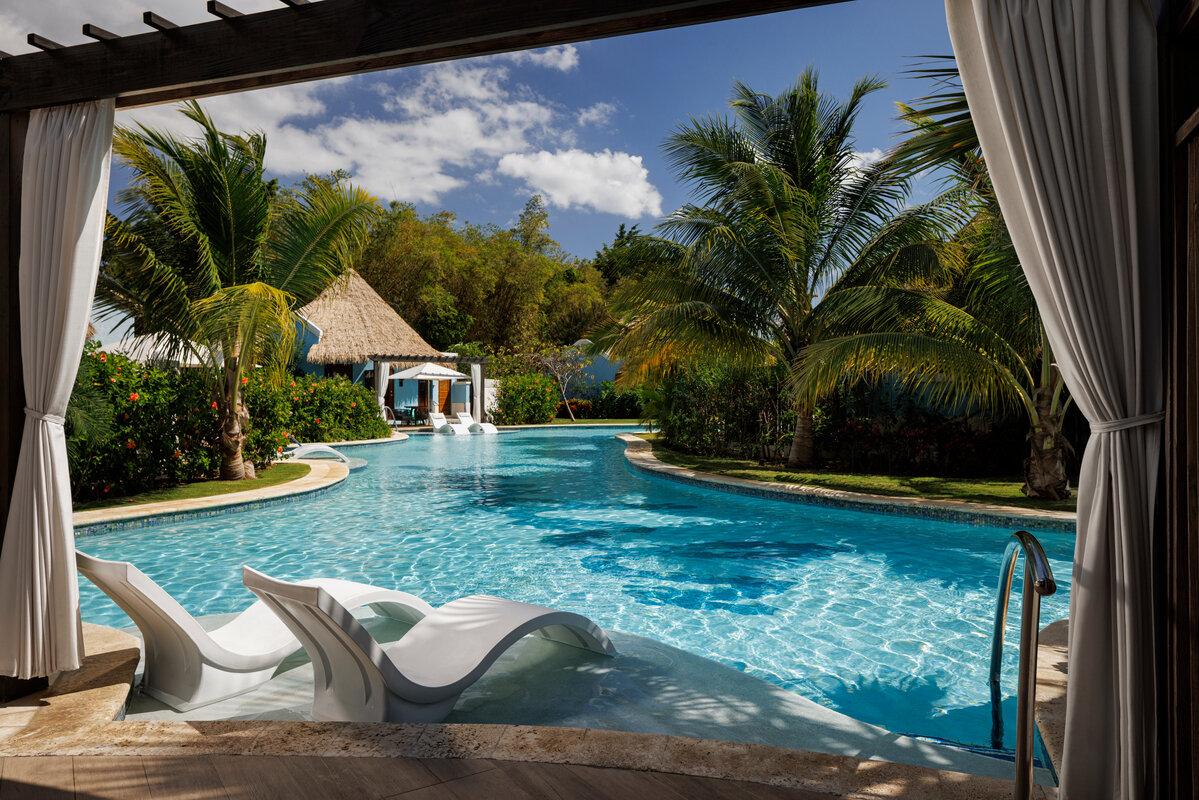 Sandals-SWH-37-RSUP-Pool-Access-Exterior-1200x800-5b2df79--1-