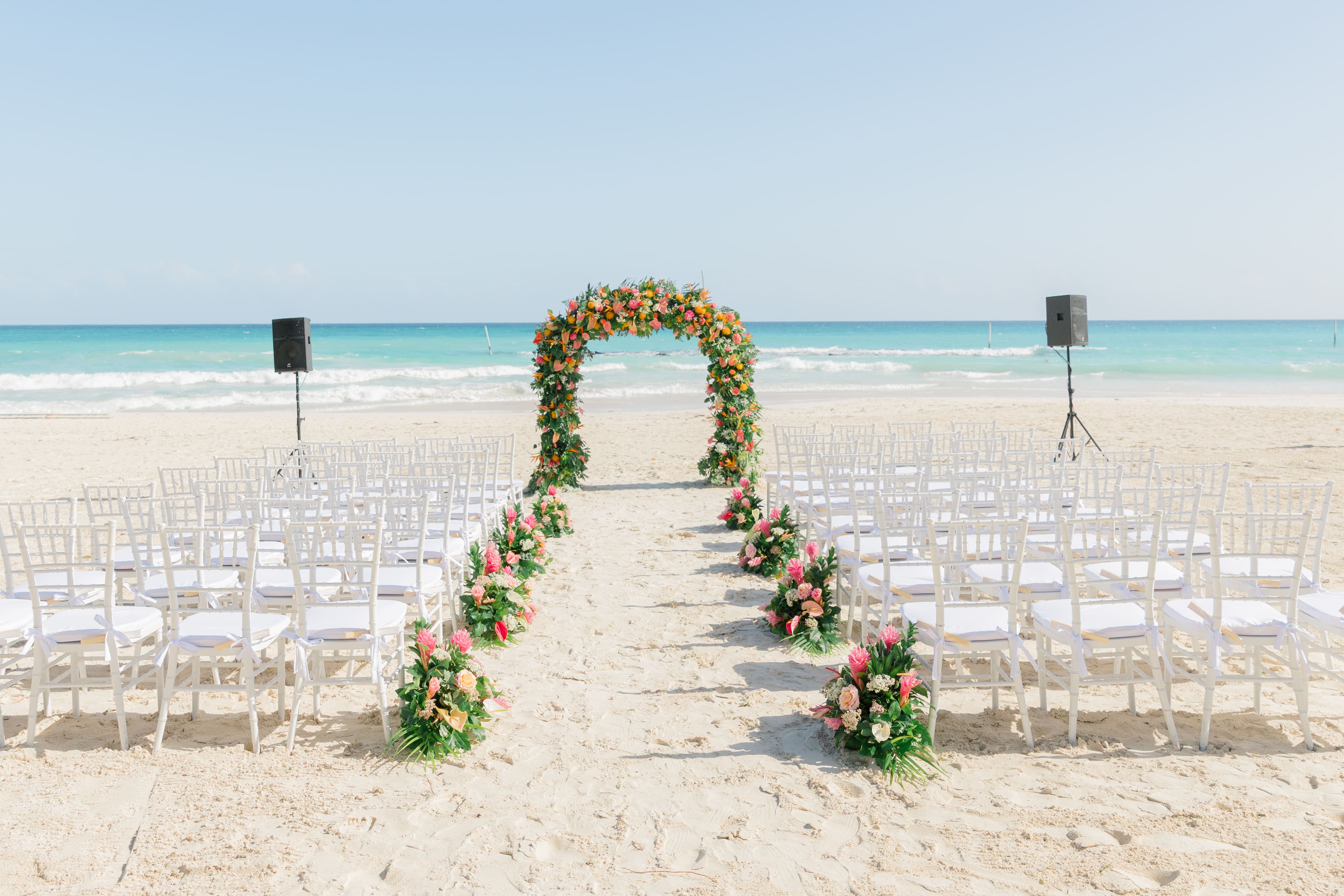 SBD_RealWedding_Jennifer-Greggory_04_WeddingDecor_Ceremony_-3--1-